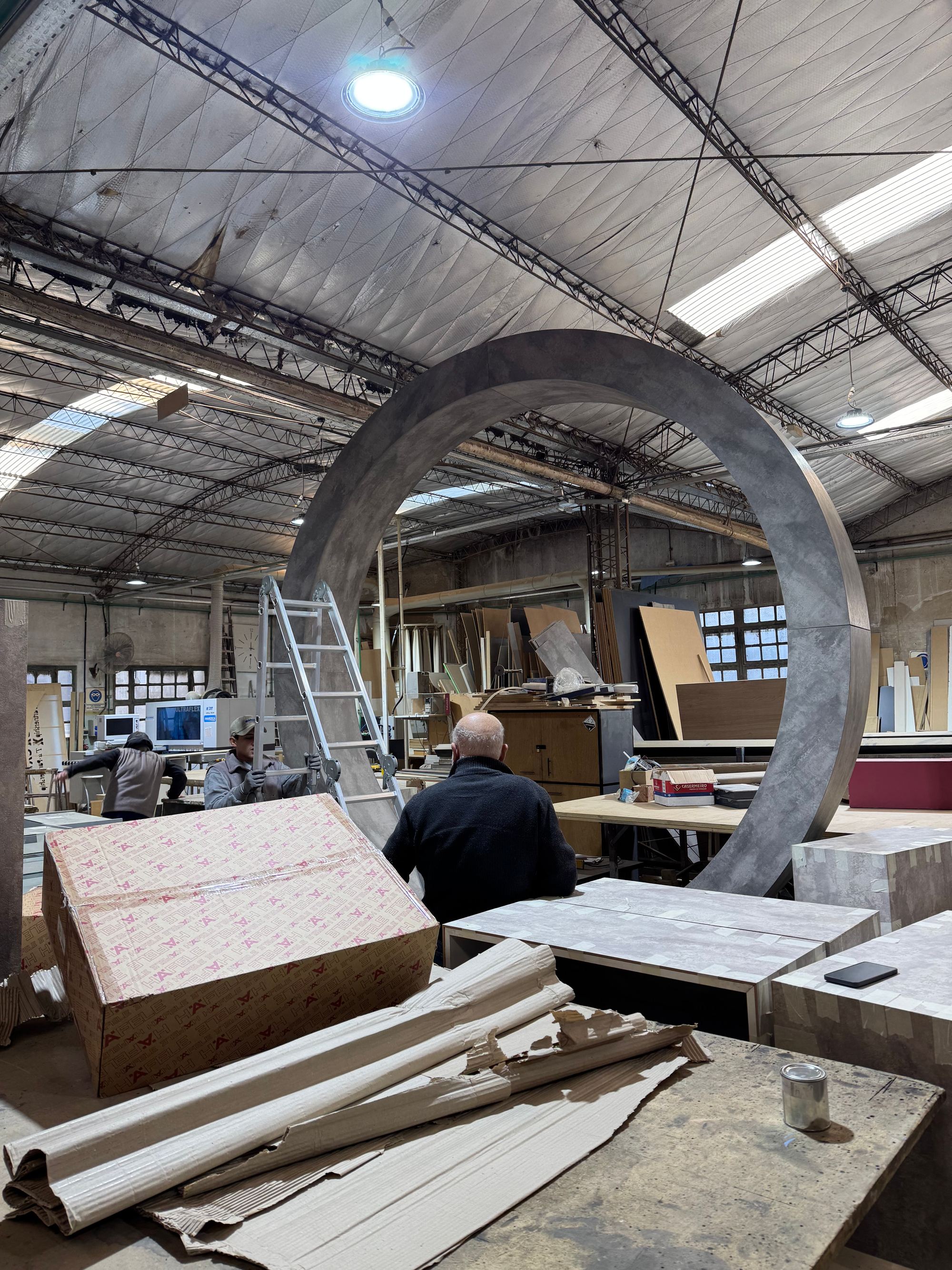 Armado de un arco estructural en el taller de Maseme